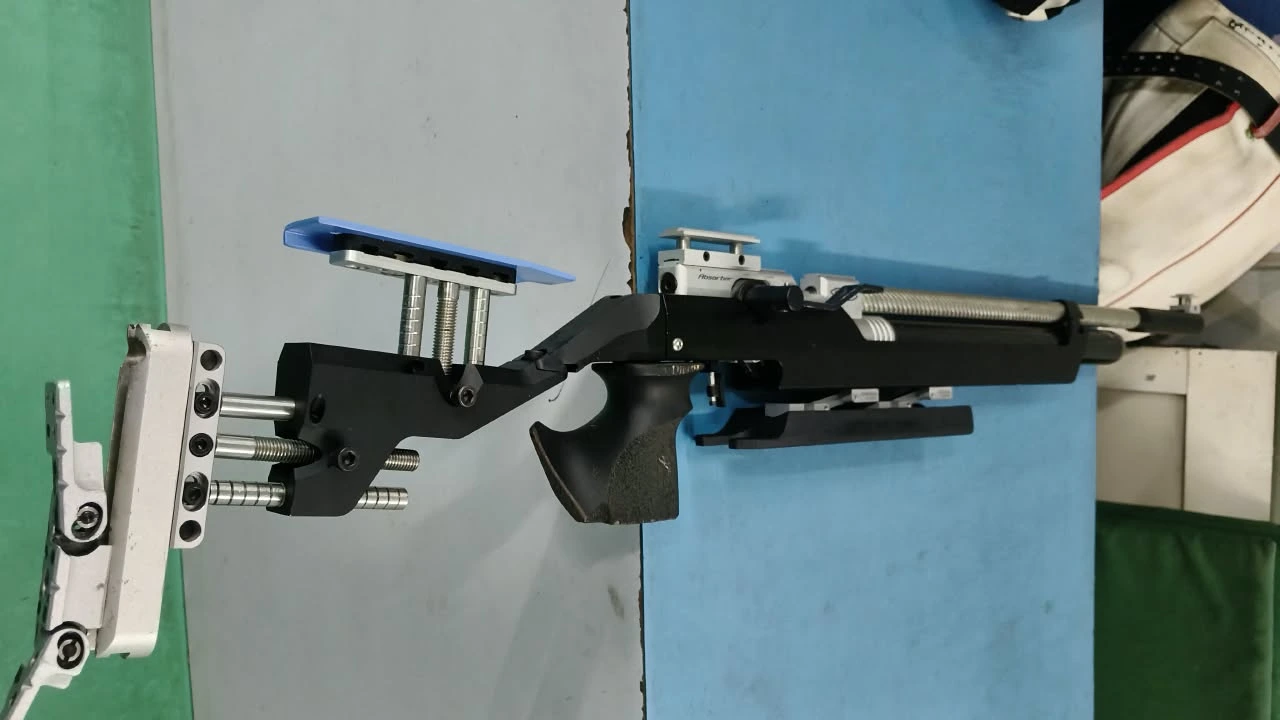 Walther LG400 Alutec Match Air Rifle (with Brand-New 2026 Cylinder) - view angle 2
