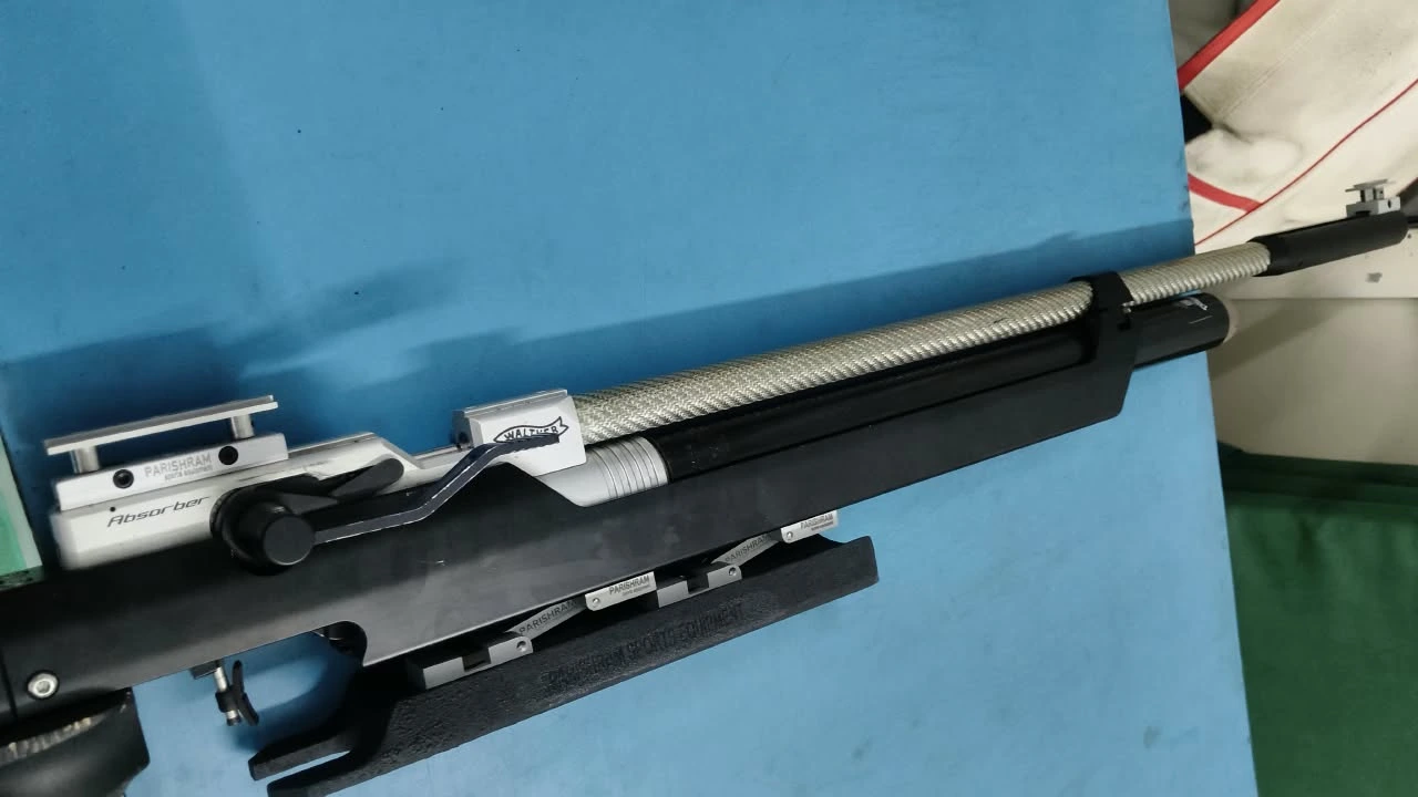 Walther LG400 Alutec Match Air Rifle (with Brand-New 2026 Cylinder) - view angle 3